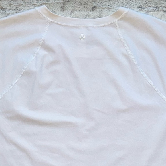 Lululemon Waterside Relaxed UVP Short Sleeve Size L - Picture 7 of 12